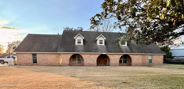 $230,000 | 403 Resweber Street, St. Martinville, LA 70582