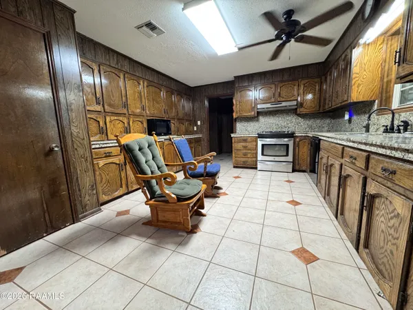 $230,000 | 403 Resweber Street, St. Martinville, LA 70582