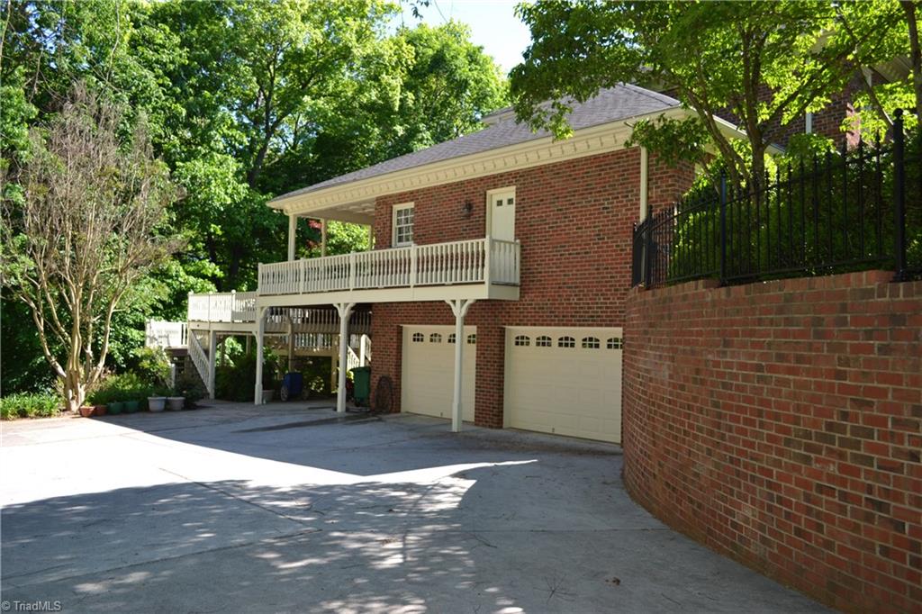 7012 May Lake Road Clemmons, NC 27012 - Photo 3 of 29 Gallery Image 3