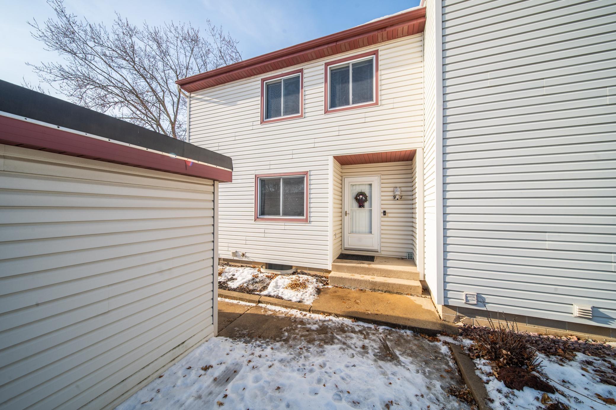 907 40th Street Northwest Rochester, MN 55901 - Photo 2 of 57