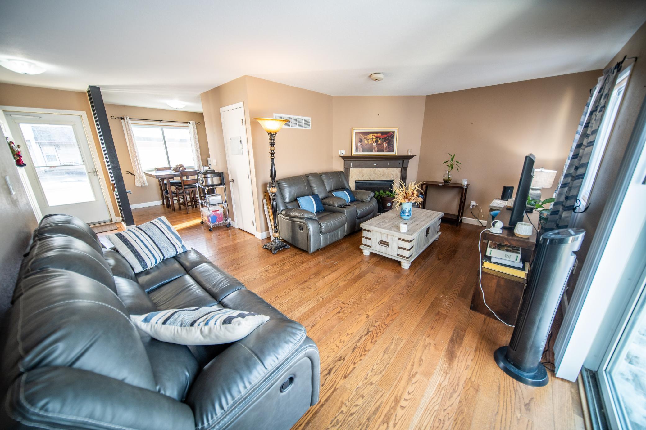 907 40th Street Northwest Rochester, MN 55901 - Photo 3 of 57