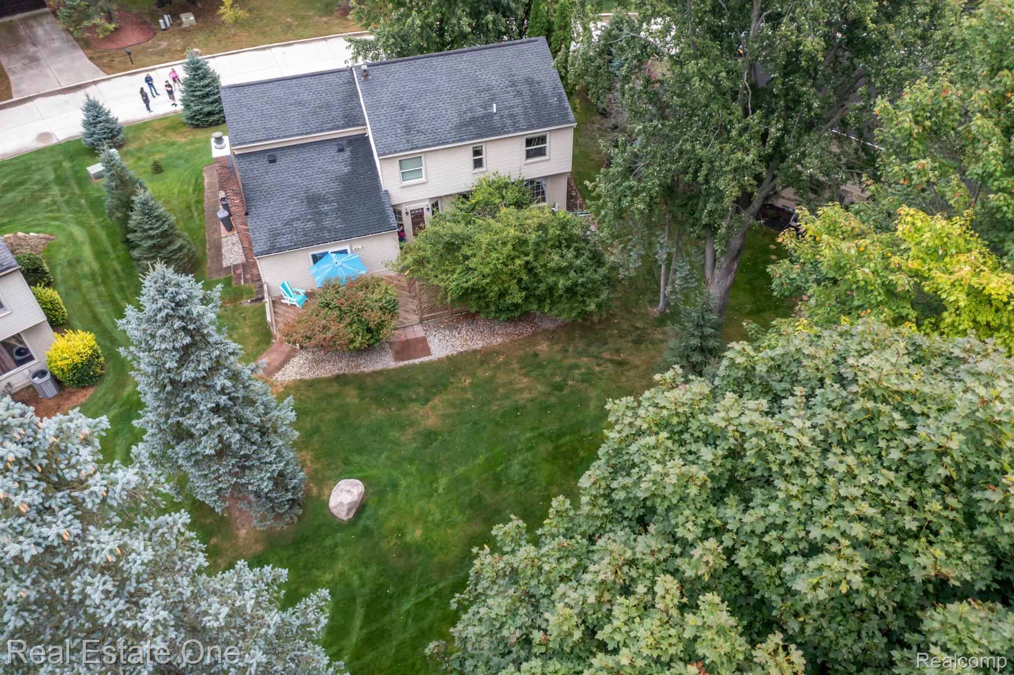 909 Ravine Terrace Court Rochester, MI 48307 - Photo 3 of 50 Gallery Image 3