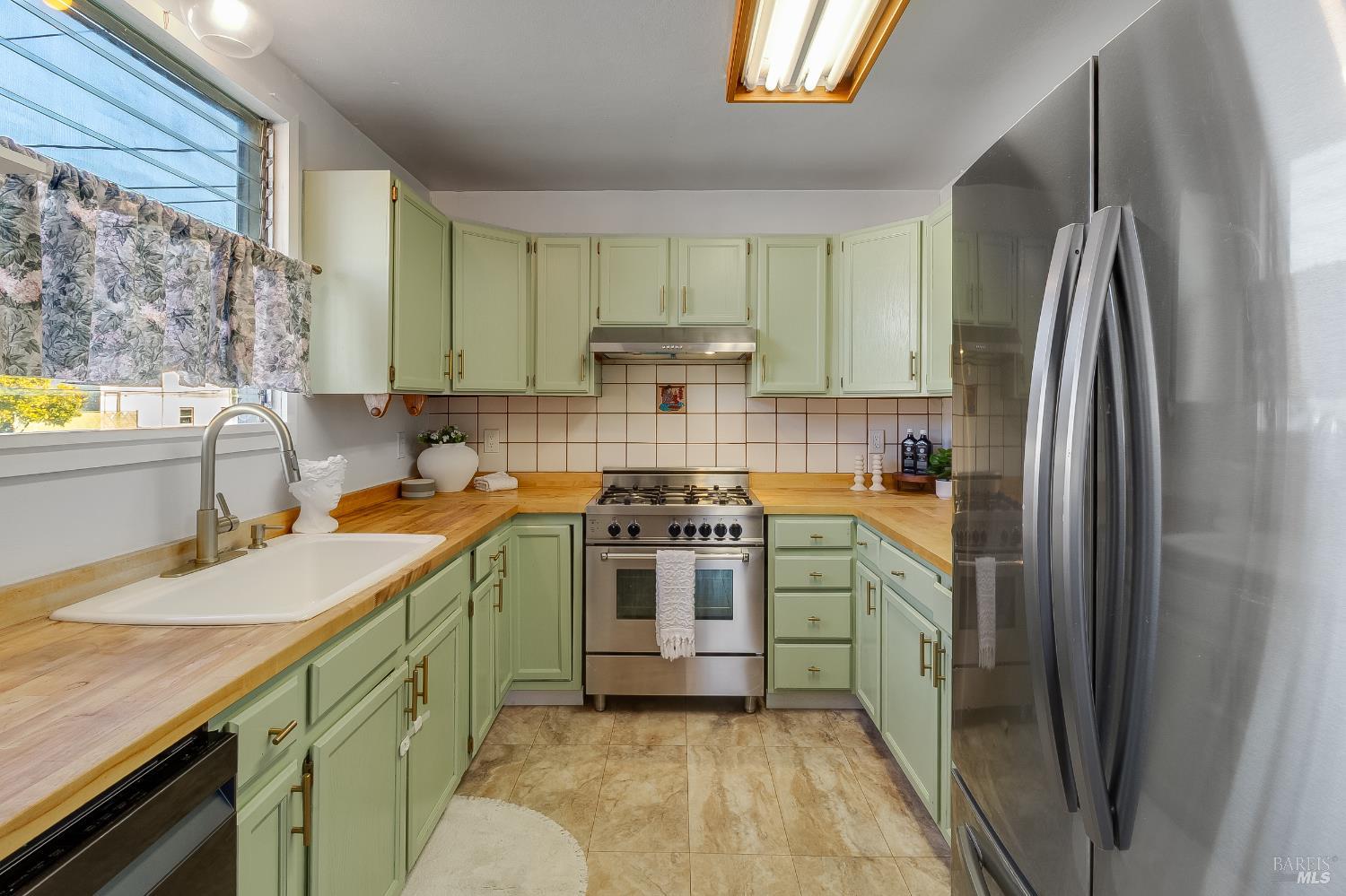 215 Fourth Street Rodeo, CA 94572 - Photo 5 of 42