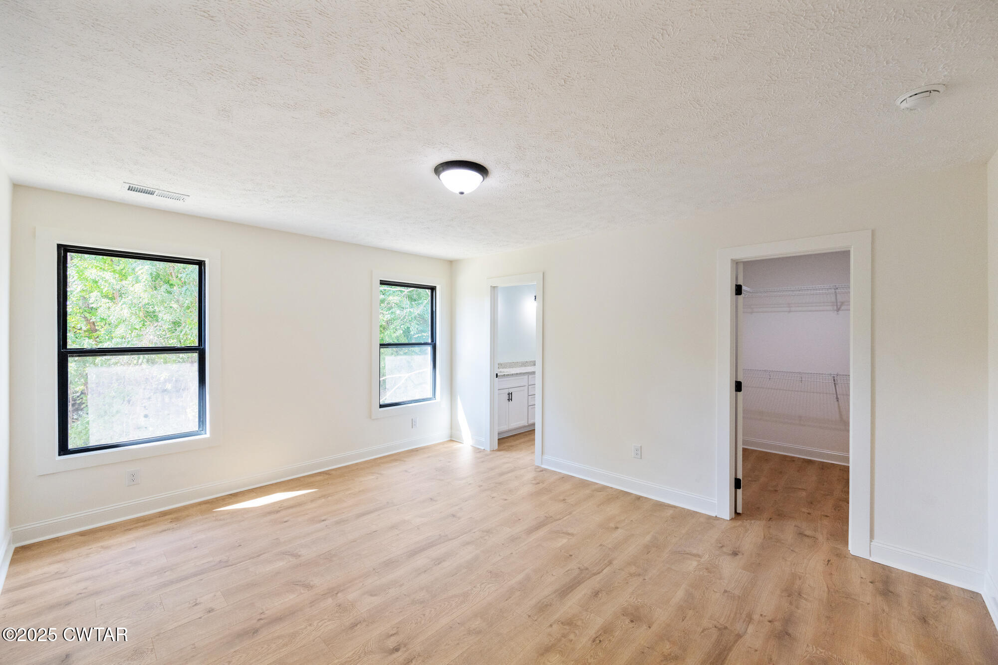 90 Derek Drive Lexington, TN 38351 - Photo 16 of 32 an empty room with windows and closet