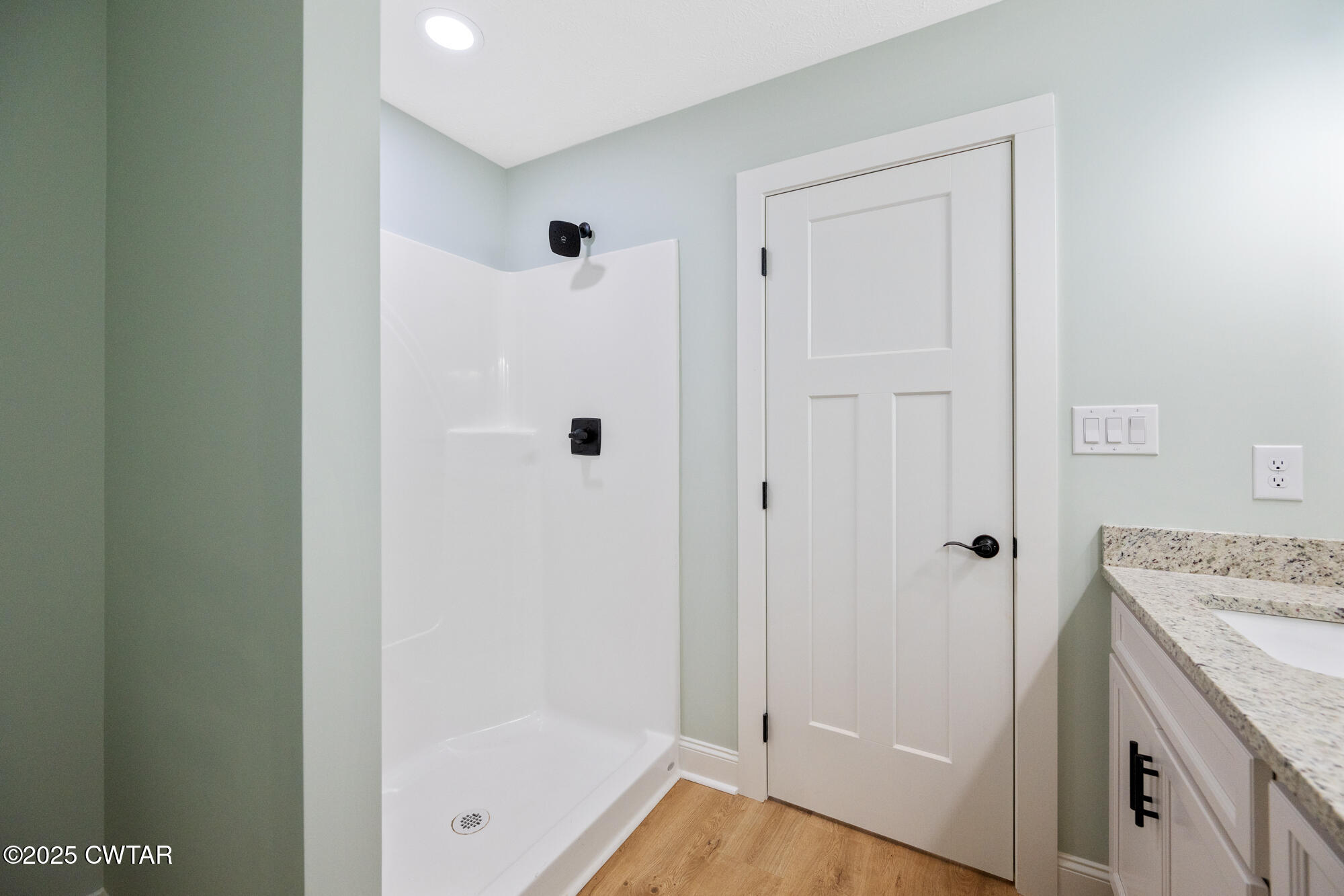 90 Derek Drive Lexington, TN 38351 - Photo 19 of 32 a view of bathroom with shower
