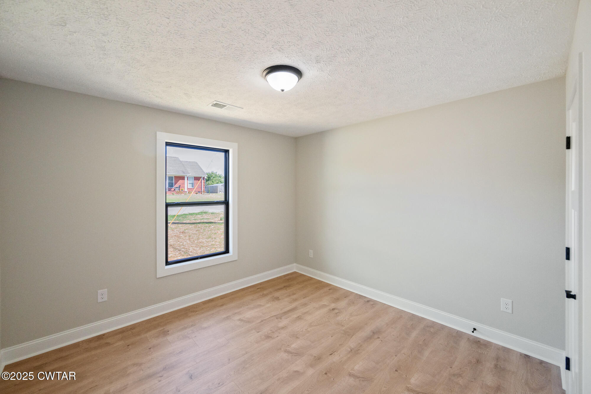 90 Derek Drive Lexington, TN 38351 - Photo 20 of 32 an empty room with windows