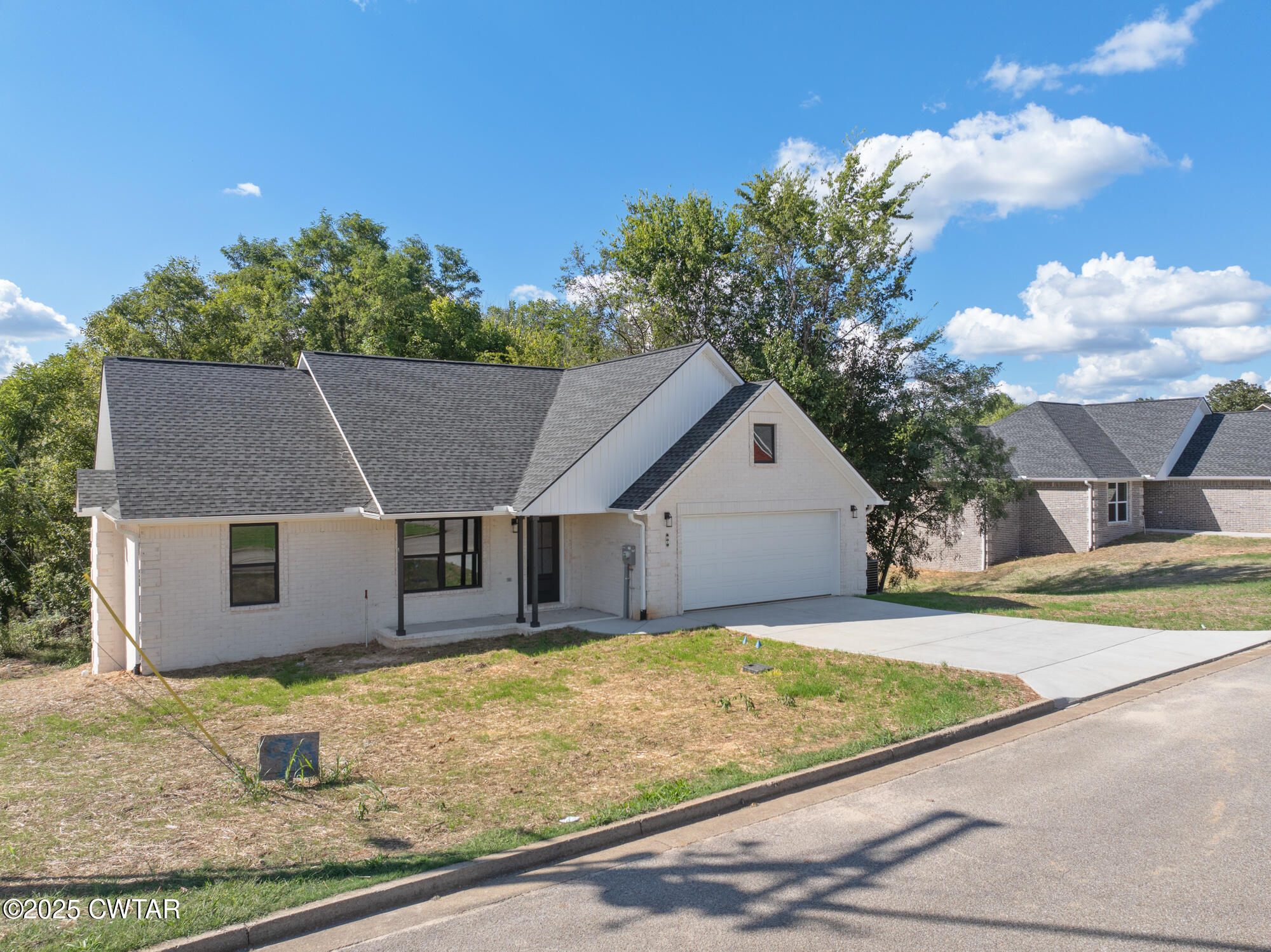 90 Derek Drive Lexington, TN 38351 - Photo 3 of 32 front view of a house with yard