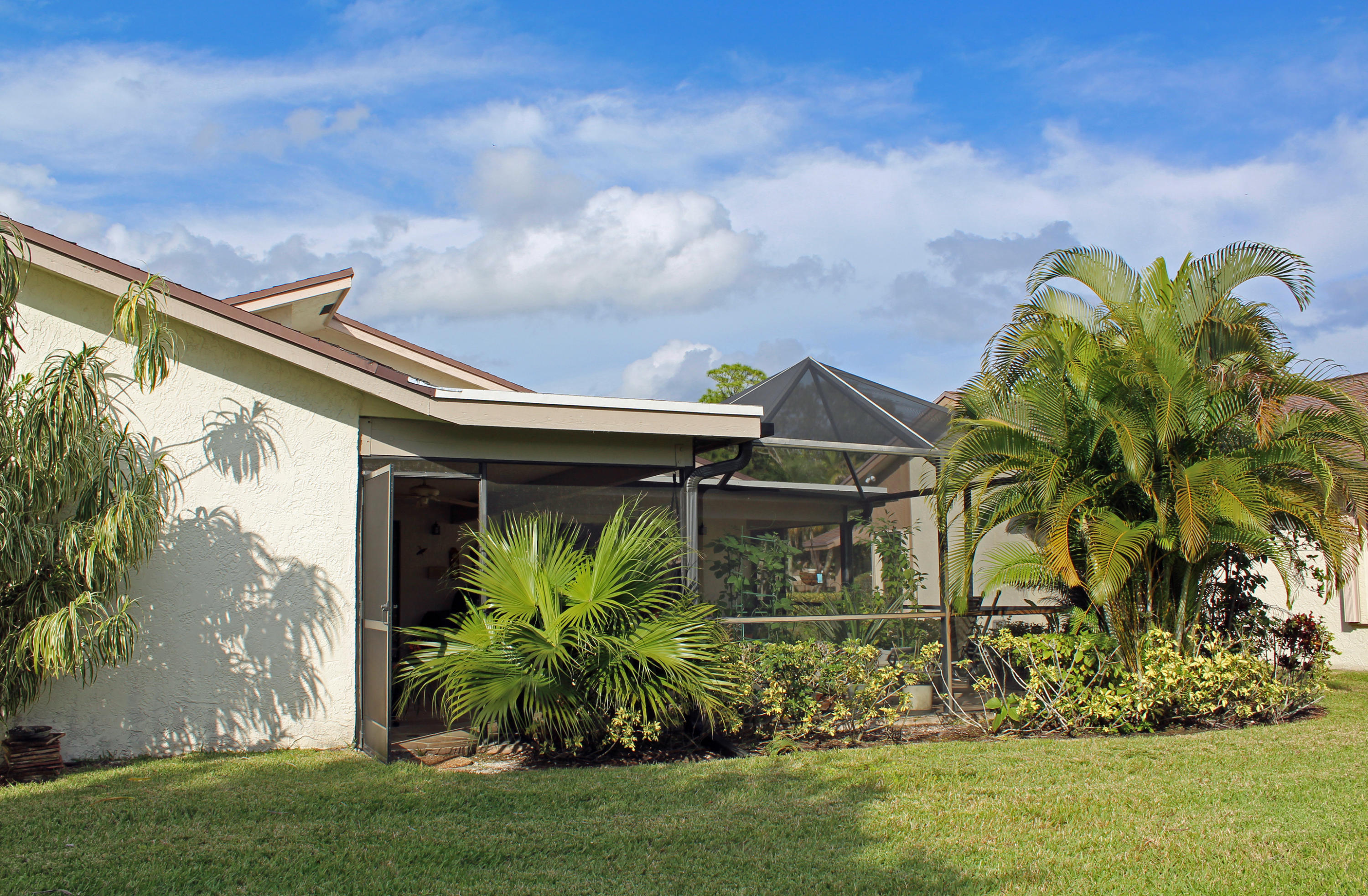 8963 Old Pine Way Boca Raton, FL 33433 - Photo 4 of 31 Screen enclosed patio