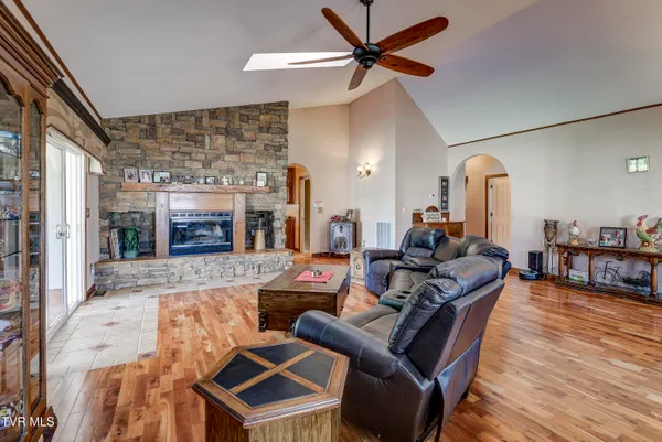 $685,000 | 8845 Highway 107 Cutoff, Greeneville, TN 37743