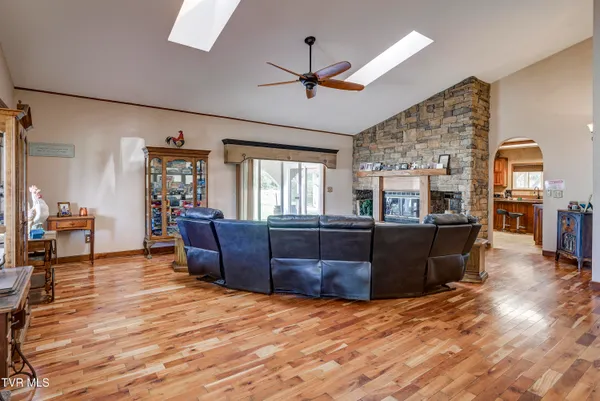 $685,000 | 8845 Highway 107 Cutoff, Greeneville, TN 37743