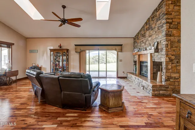 $719,900 | 8845 Highway 107 Cutoff, Greeneville, TN 37743