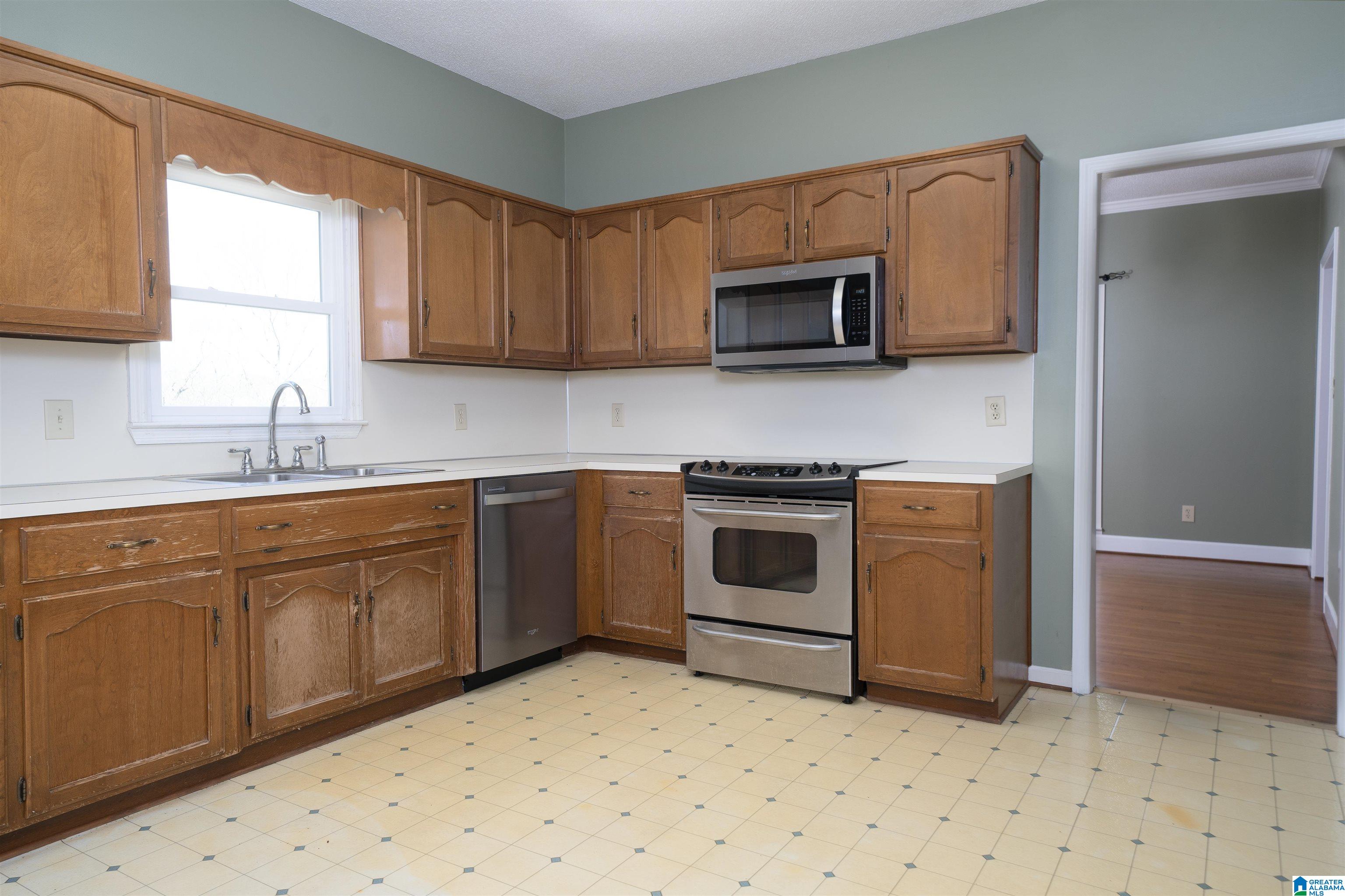 888 Mountain Ridge Drive Birmingham, AL 35209 - Photo 8 of 40
