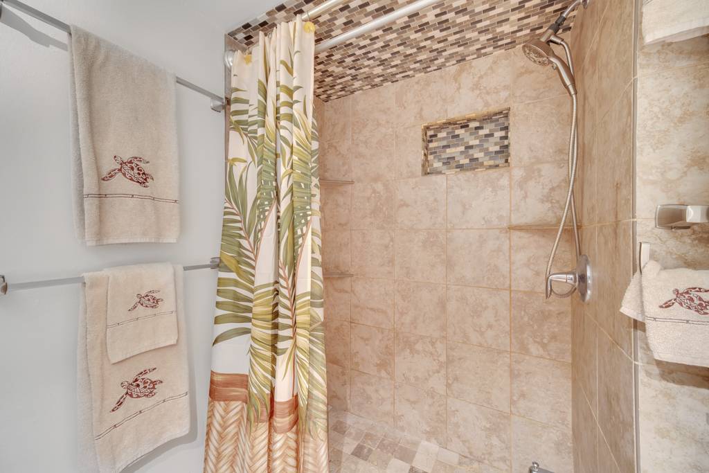 4156 Rice Street, Unit 107 Lihue, HI 96766 - Photo 11 of 29 a bathroom with a shower curtain