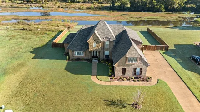 a view of a house with outdoor space