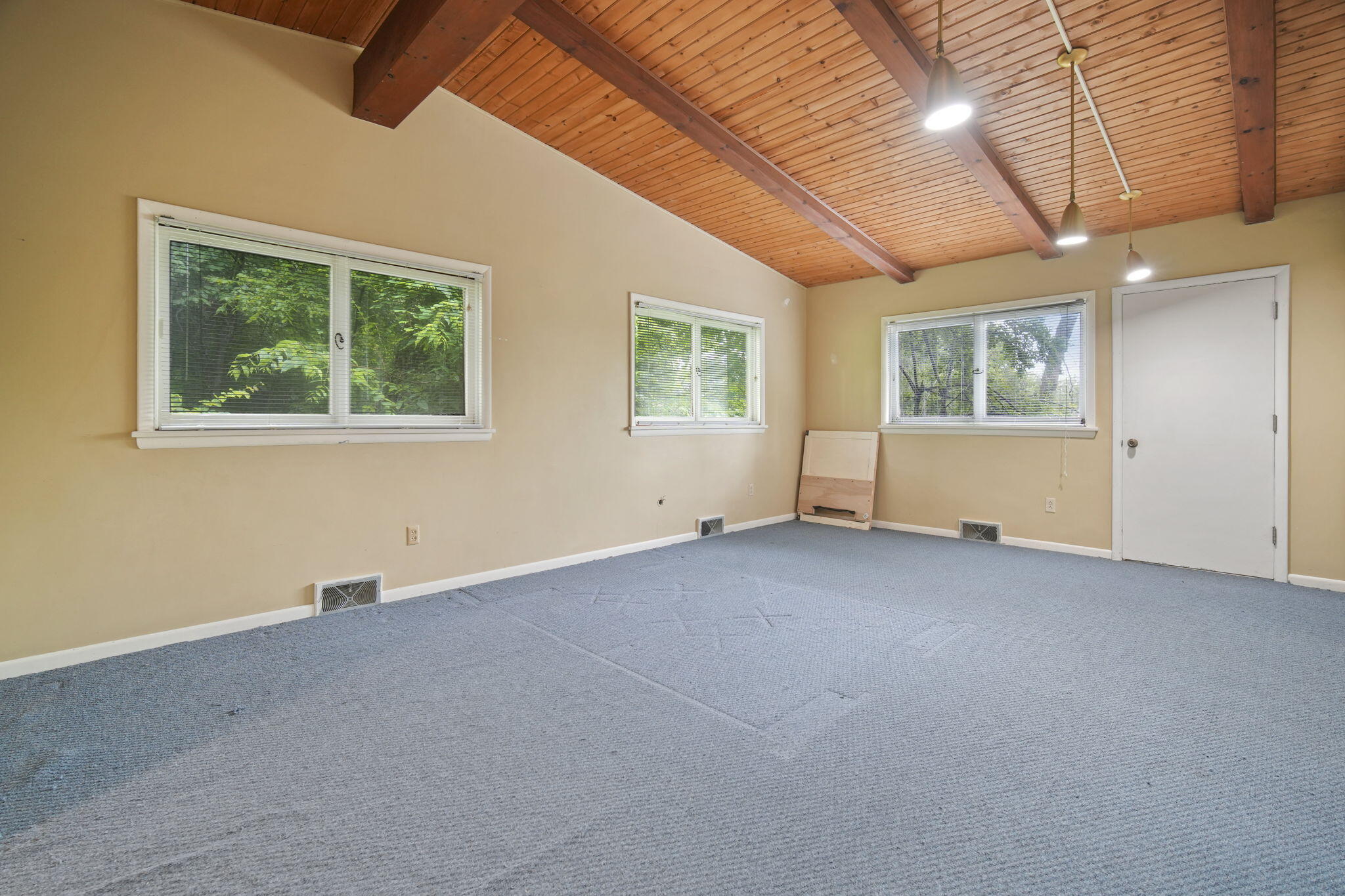 2006 Parkwood Way Jackson, MI 49203 - Photo 11 of 30 11