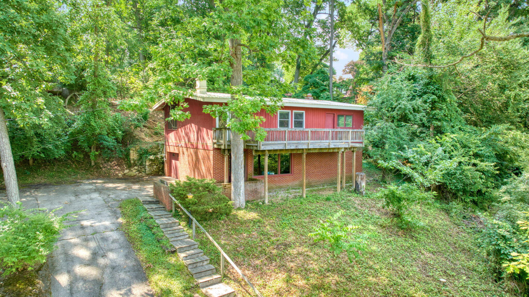 2006 Parkwood Way Jackson, MI 49203 - Photo 2 of 30 2