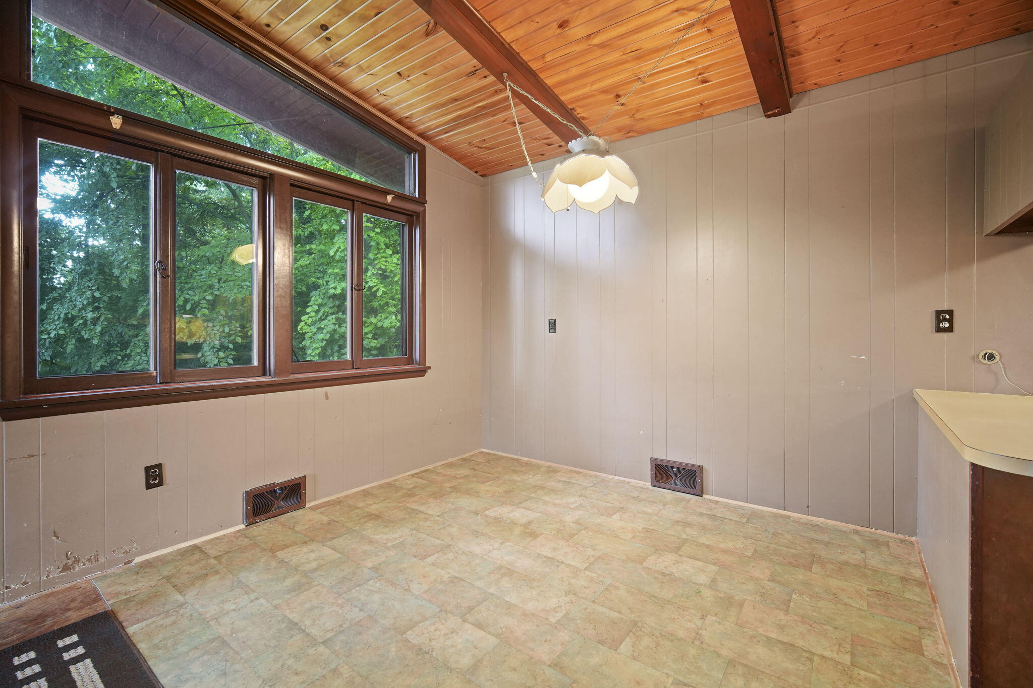 2006 Parkwood Way Jackson, MI 49203 - Photo 8 of 30 8