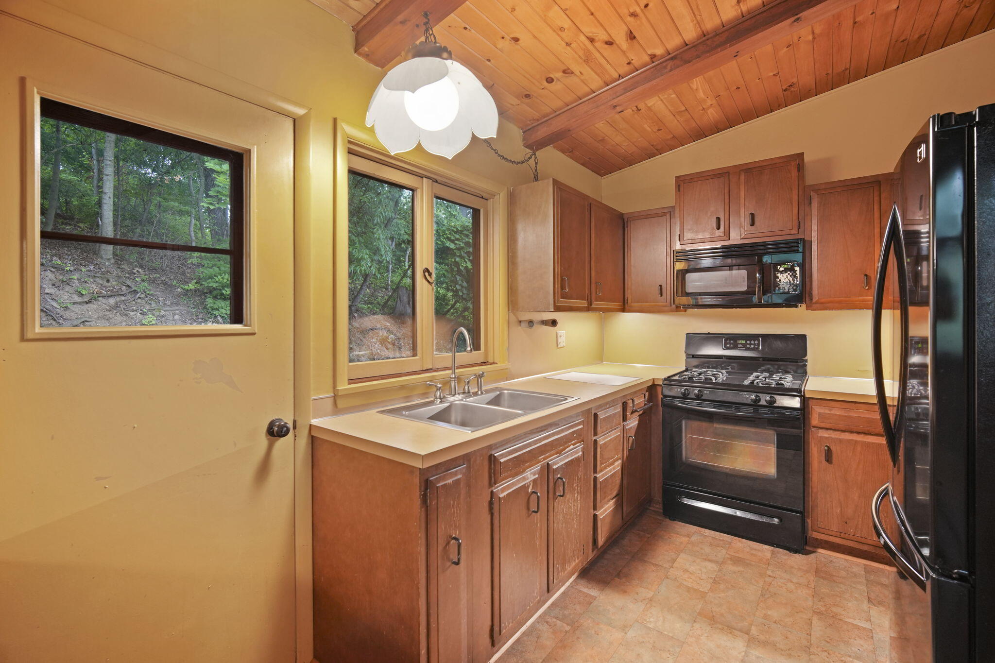 2006 Parkwood Way Jackson, MI 49203 - Photo 9 of 30 9