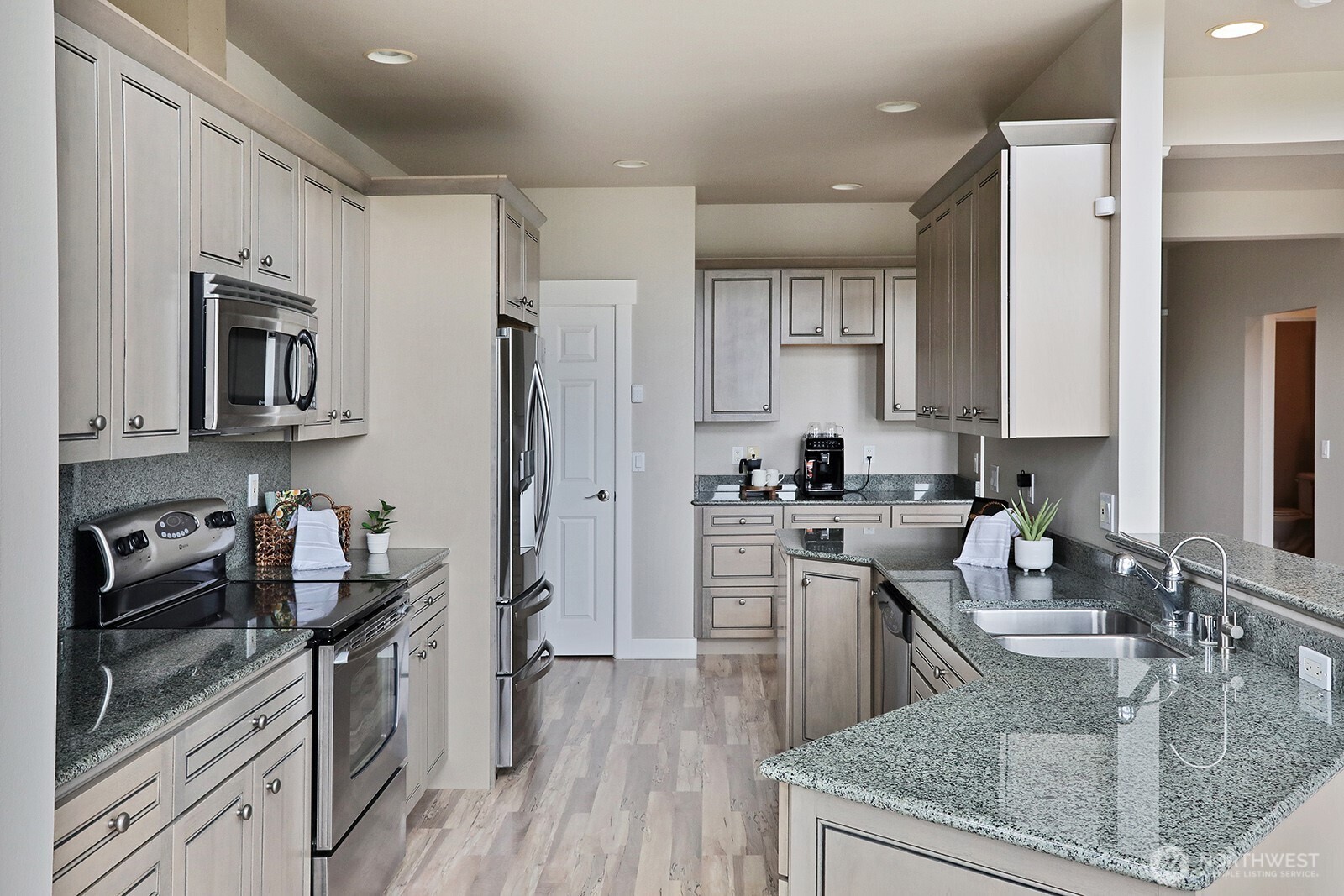 8065 South George Drive Clinton, WA 98236 - Photo 11 of 40