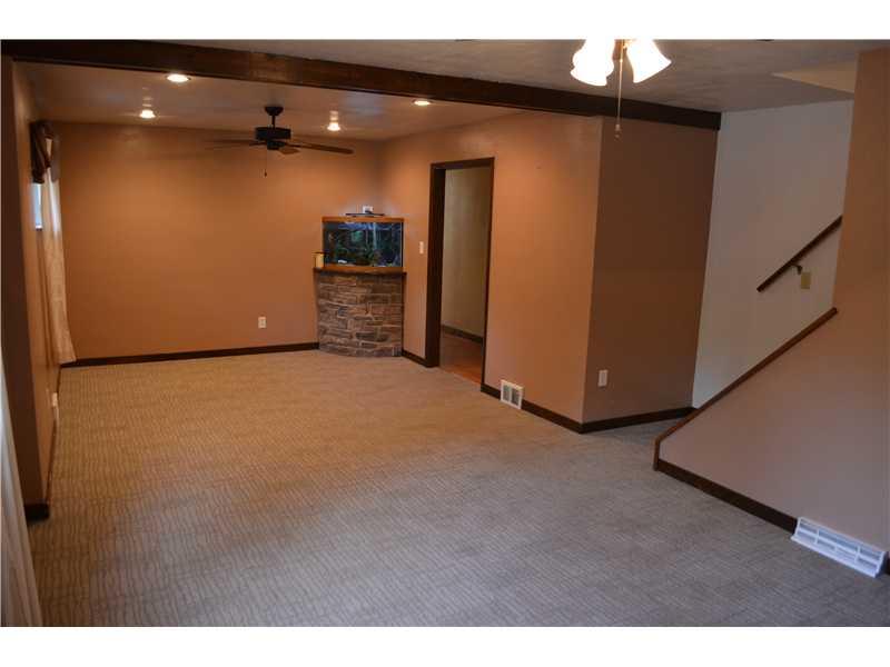 1630 Washington Road Apollo, PA 15613 - Photo 7 of 10 Living Room.
