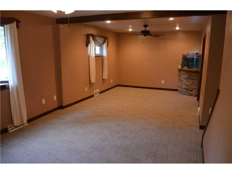 1630 Washington Road Apollo, PA 15613 - Photo 8 of 10 Living Room.