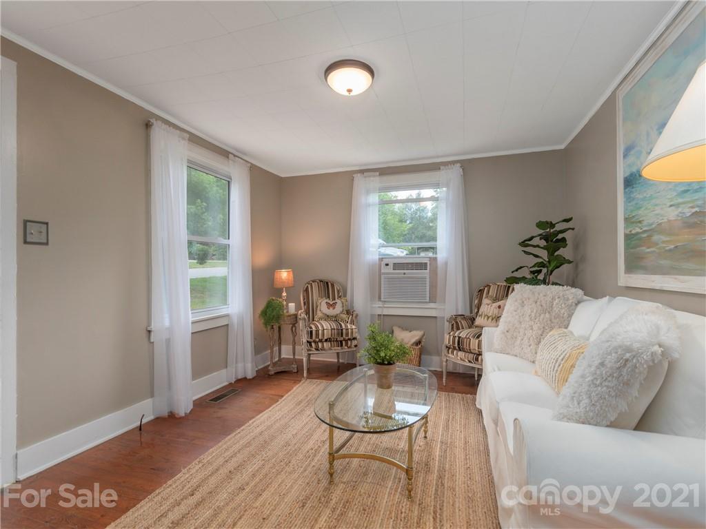 94 Justice Ridge Road Candler, NC 28715 - Photo 4 of 21 Gallery Image 4