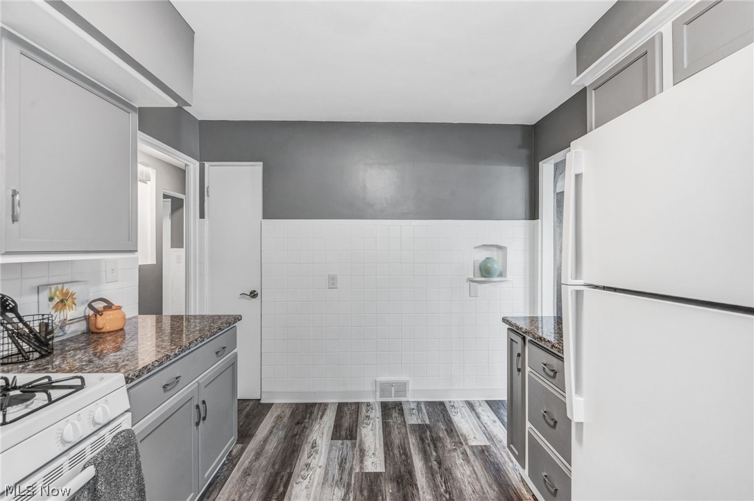 4373 Neville Road Cleveland, OH 44121 - Photo 11 of 42
