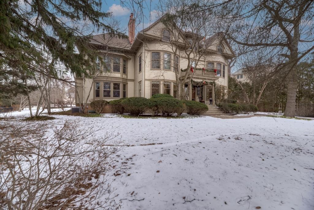 1499 Sheridan Road Highland Park, IL 60035 - Photo 4 of 87