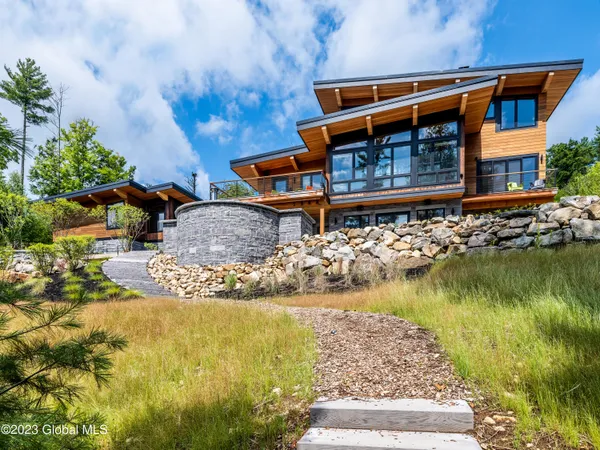 $1,593,720 | 3 Kanachta Lane, Saratoga Springs, NY 12866