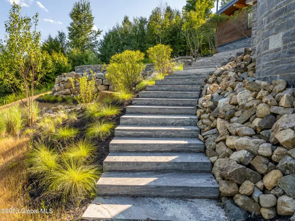 $1,593,720 | 3 Kanachta Lane, Saratoga Springs, NY 12866