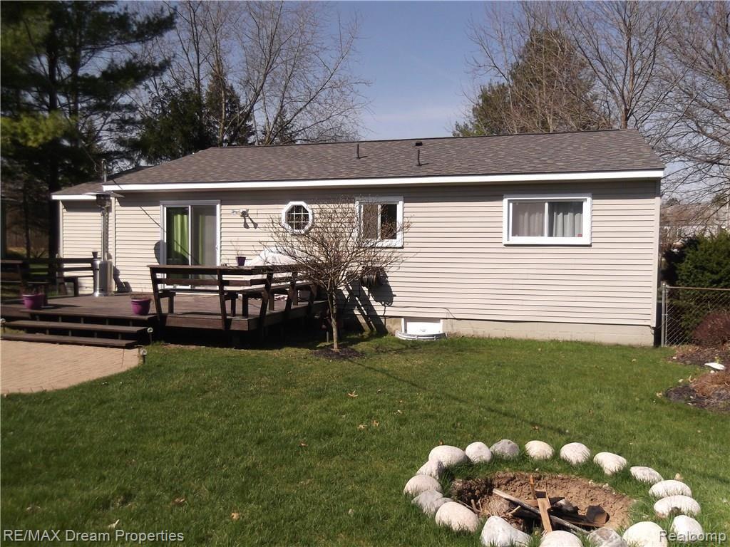 1819 Lochaven Road West Bloomfield, MI 48324 - Photo 46 of 52 DSCF2669.JPG