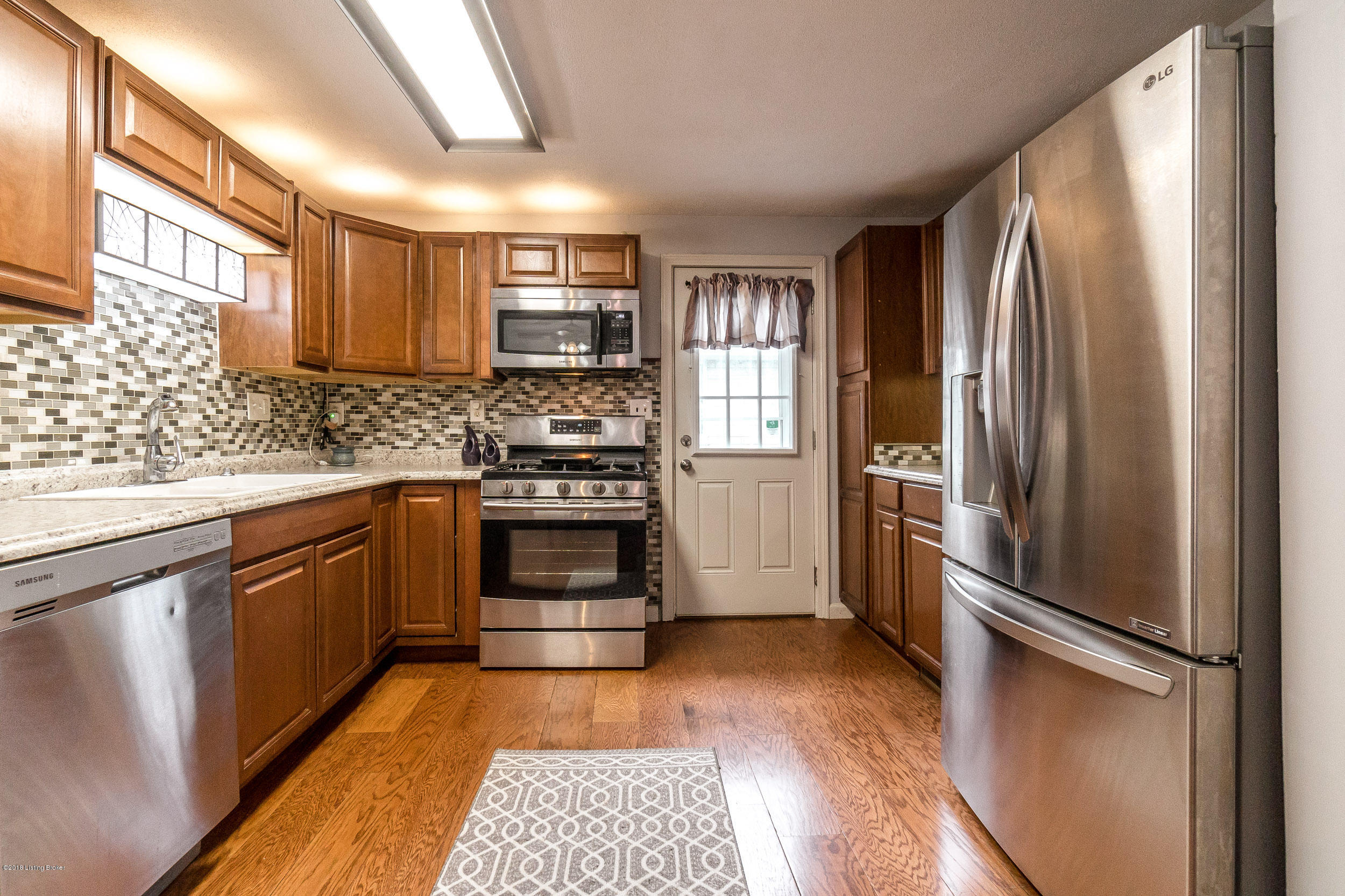 6611 Delton Road Louisville, KY 40258 - Photo 16 of 49 15
