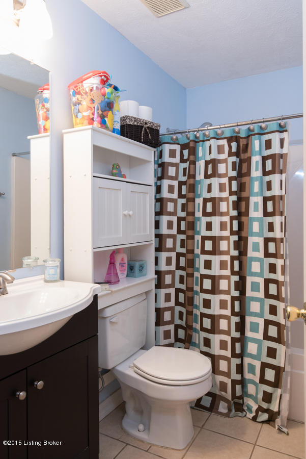 3072 University Road Louisville, KY 40206 - Photo 24 of 45 Full bath on main floor off kitchen
