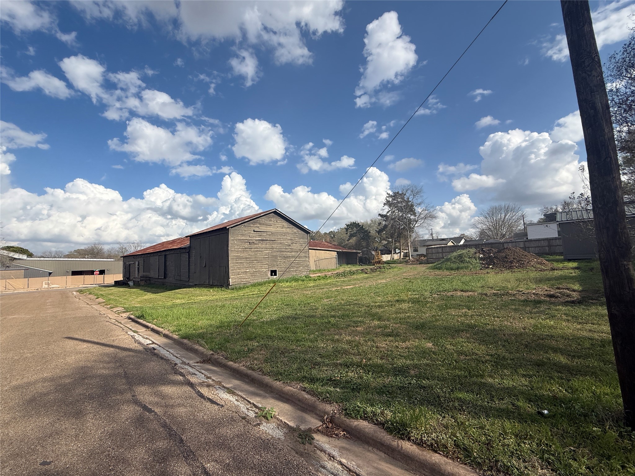 1702 South Baylor Street Brenham, TX 77833 - Photo 5 of 7