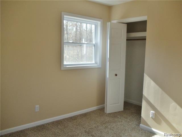 868 Milford Road Holly, MI 48442 - Photo 19 of 26 bed1.jpg