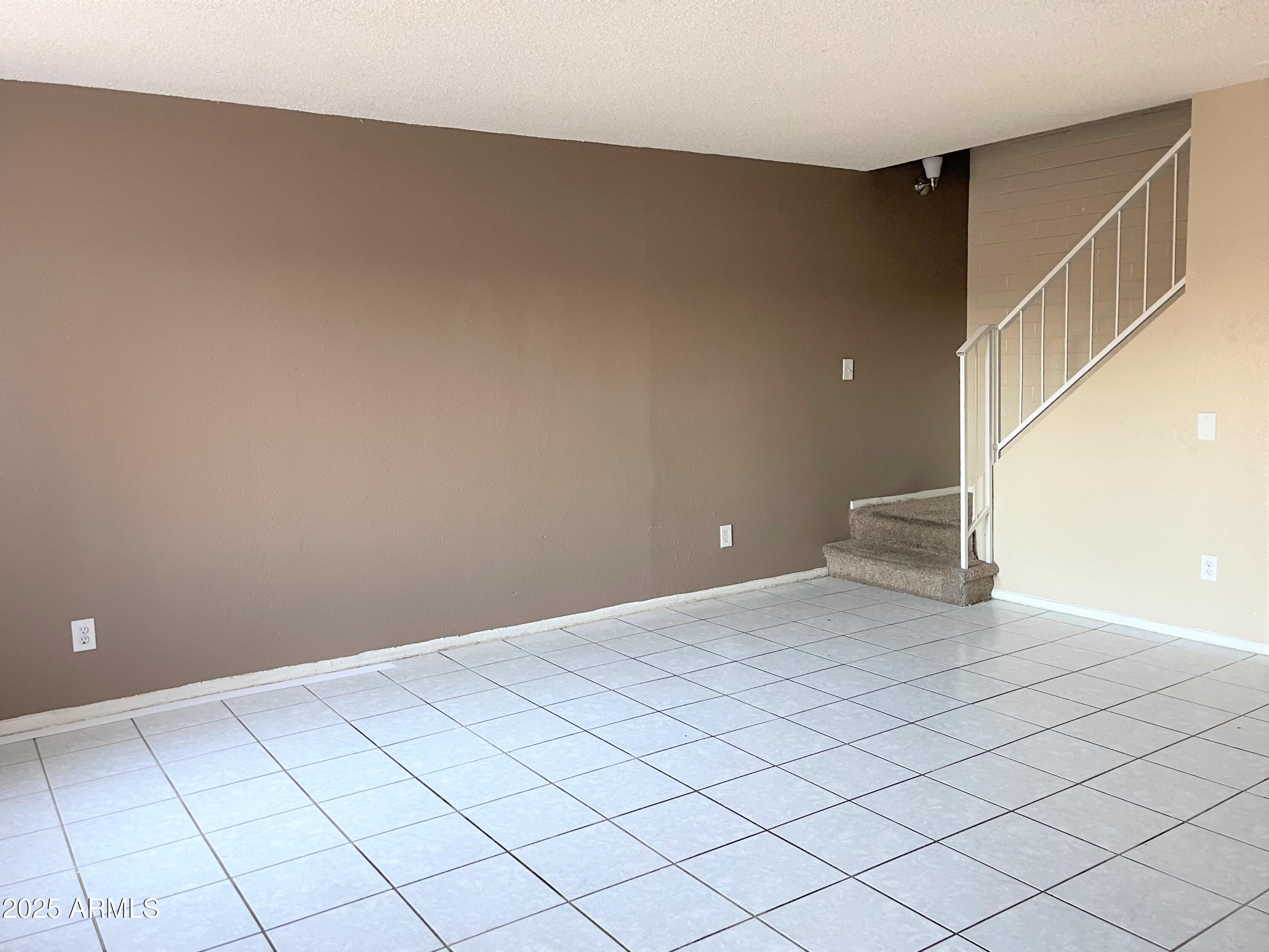 4514 East Riverside Street Phoenix, AZ 85040 - Photo 5 of 12 IMG_8555