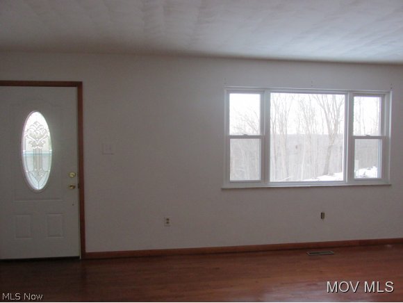 2770 Pike Road St. Marys, WV 26170 - Photo 6 of 13 Living Room
