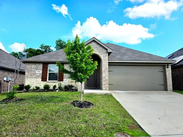$2,050 | 1215 Knoll Drive, Ennis, TX 75119