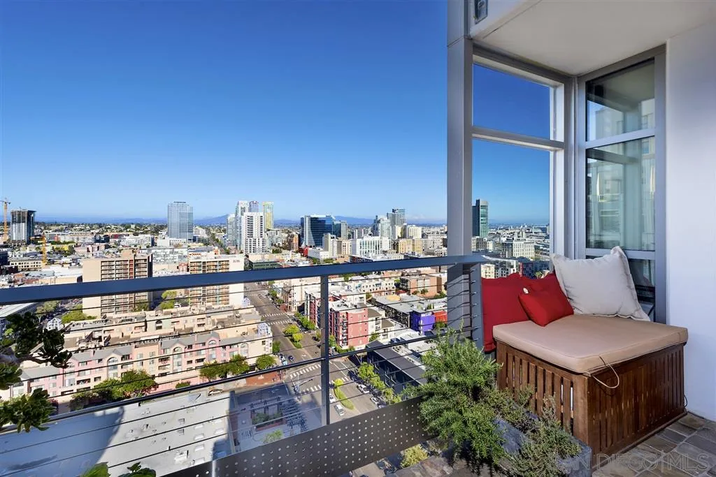 645 Front Street, Unit 2101 San Diego, CA 92101 - Photo 21 of 32 a outdoor view with a sitting space