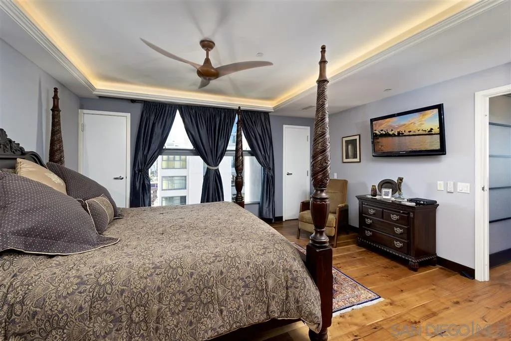 645 Front Street, Unit 2101 San Diego, CA 92101 - Photo 26 of 32 a bedroom with a bed and a flat tv screen on dresser