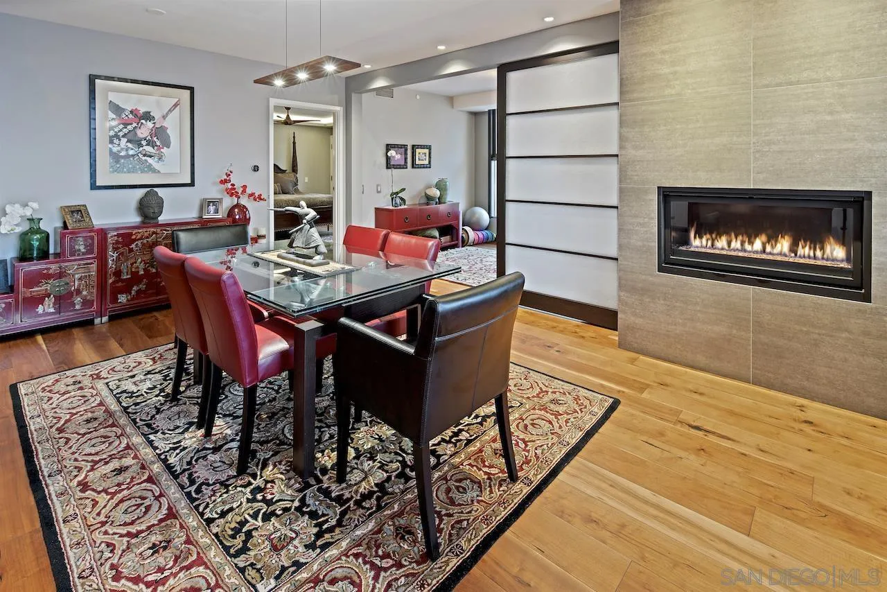 645 Front Street, Unit 2101 San Diego, CA 92101 - Photo 5 of 32 a living room with a rug