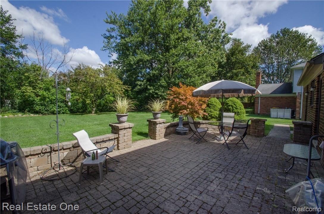 36214 Congress Road Farmington, MI 48335 - Photo 18 of 23 Patio overlooking yard