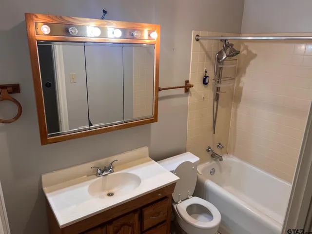 $950 | 111 Rowland Place, Unit 4, Tyler, TX 75701