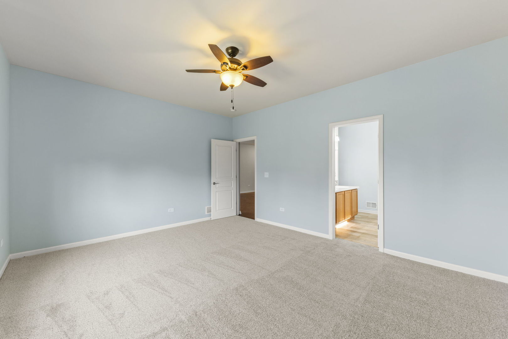 1433 Ruby Drive Yorkville, IL 60560 - Photo 16 of 25 a view of a livingroom with a ceiling fan