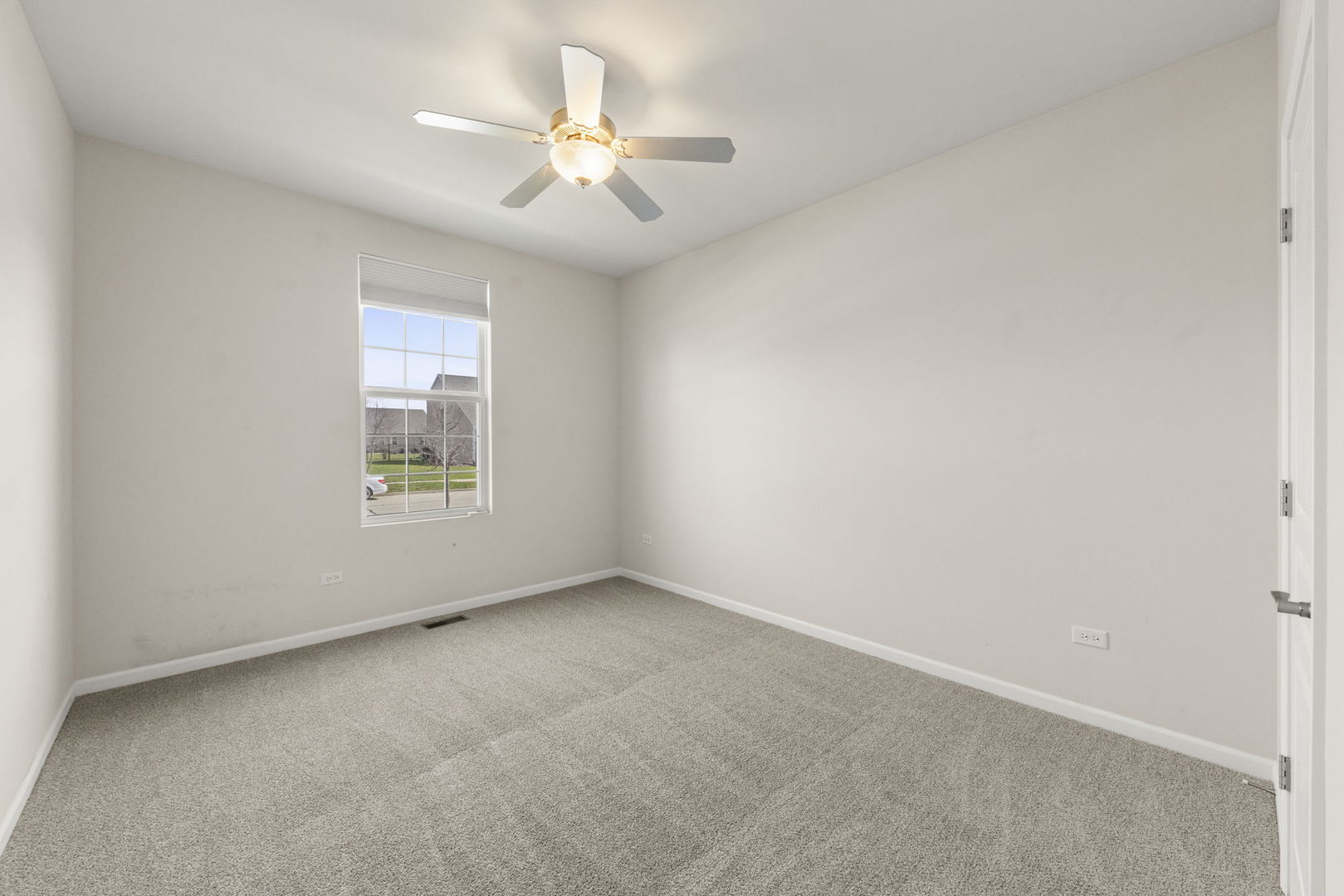 1433 Ruby Drive Yorkville, IL 60560 - Photo 20 of 25 an empty room with a window