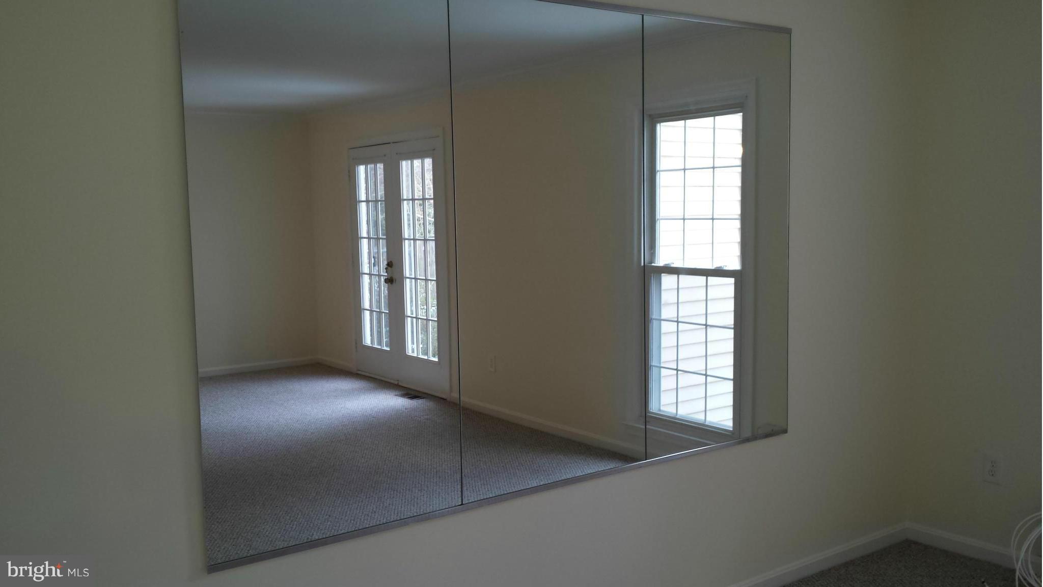622 Sonata Way Silver Spring, MD 20901 - Photo 3 of 28 Living Room