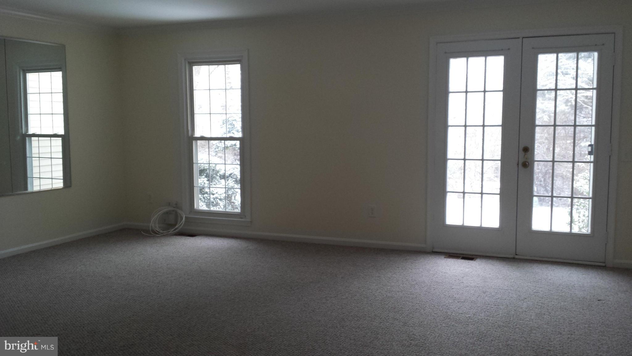 622 Sonata Way Silver Spring, MD 20901 - Photo 27 of 28 Living Room