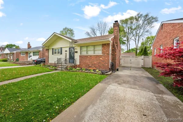 $289,999 | 1906 Carlysle Street, Dearborn, MI 48124