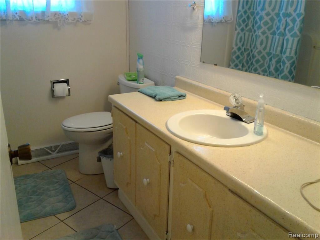 3754 Akron Road Akron, MI 48701 - Photo 17 of 19 Full bath with ceramic flooring.