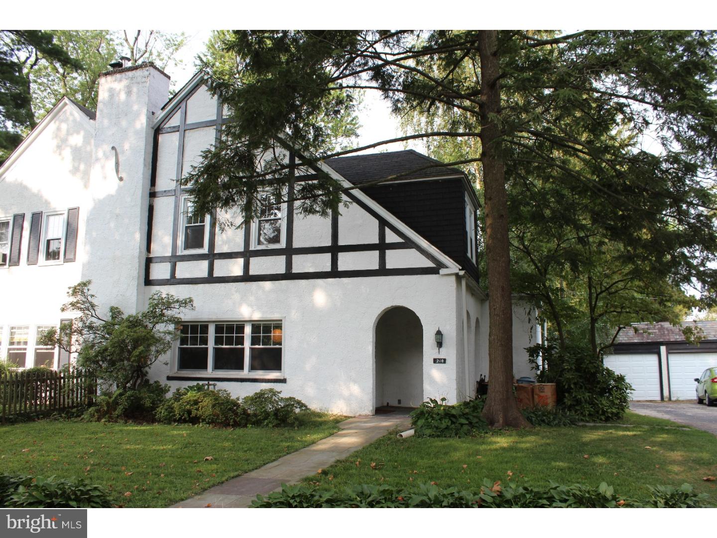 210 Lantwyn Lane Narberth, PA 19072 - Photo 2 of 17